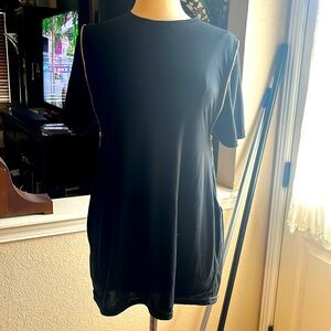 Black side expansive zip T-shirt large